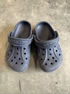 CROCS Kids Classic Clogs in Dark Blue size 8 C
